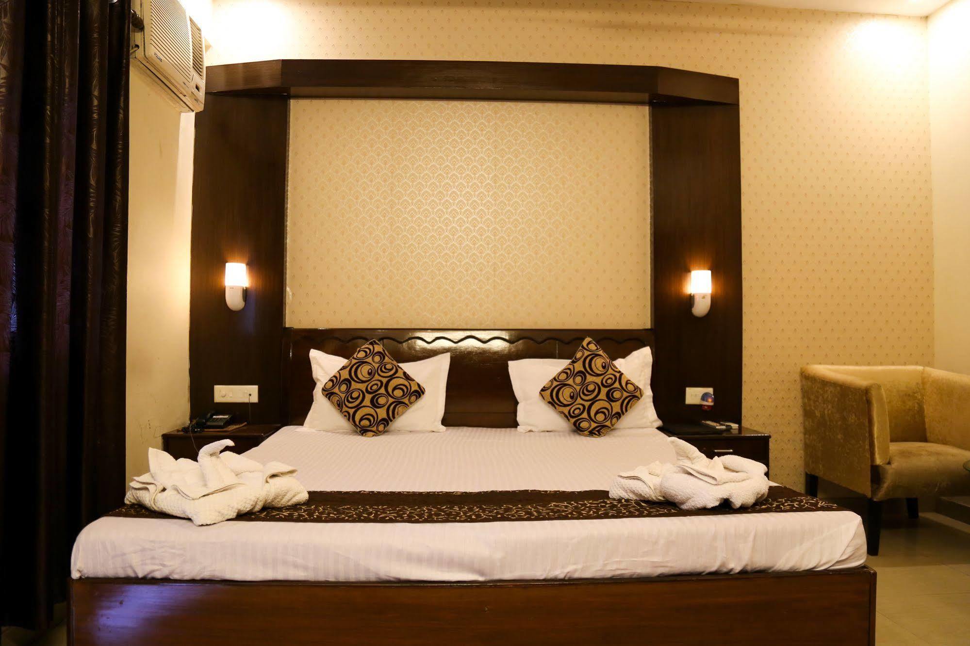 Grand Legacy Beacon, Dehradun Hotel Exterior foto