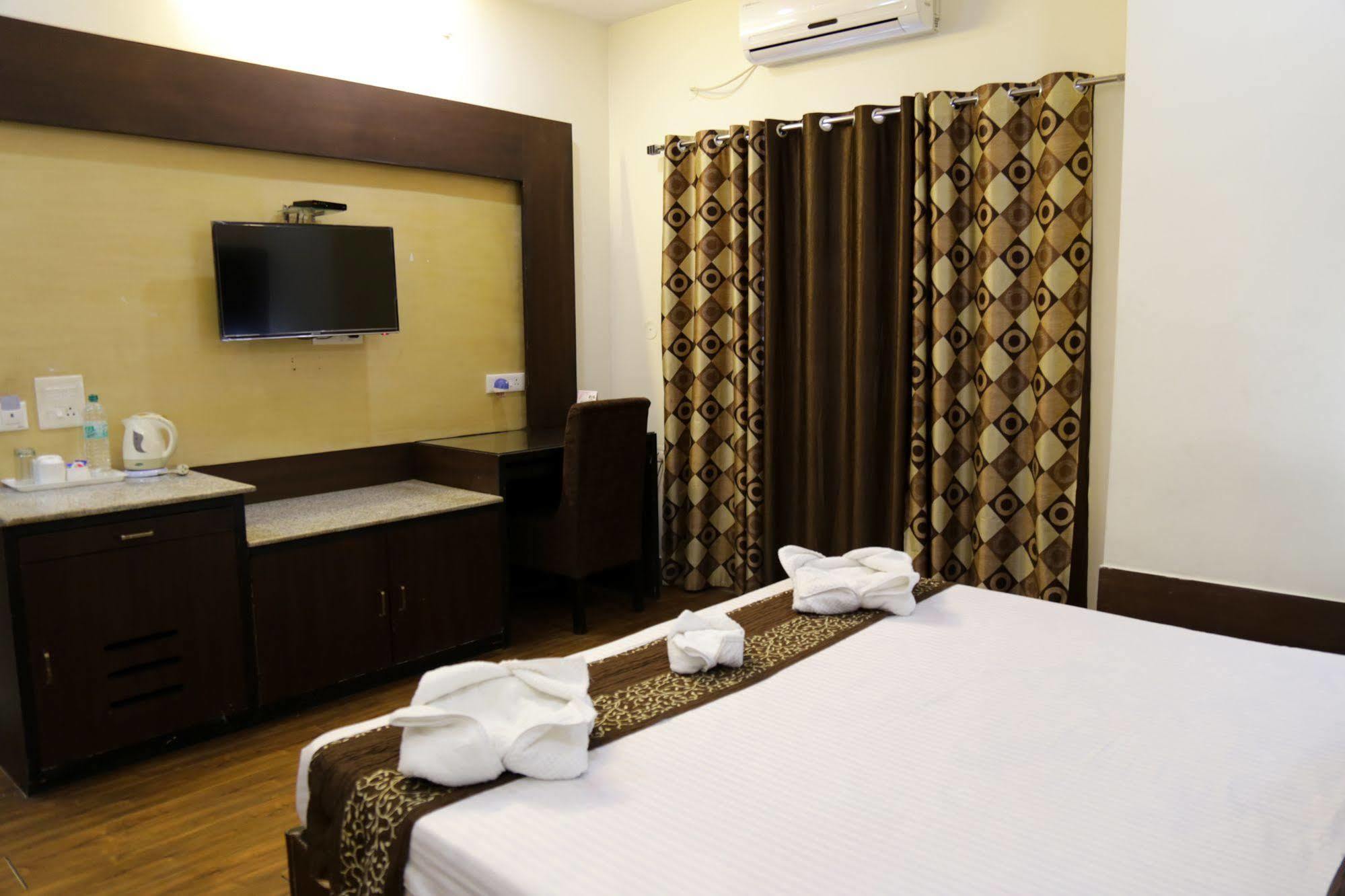 Grand Legacy Beacon, Dehradun Hotel Exterior foto