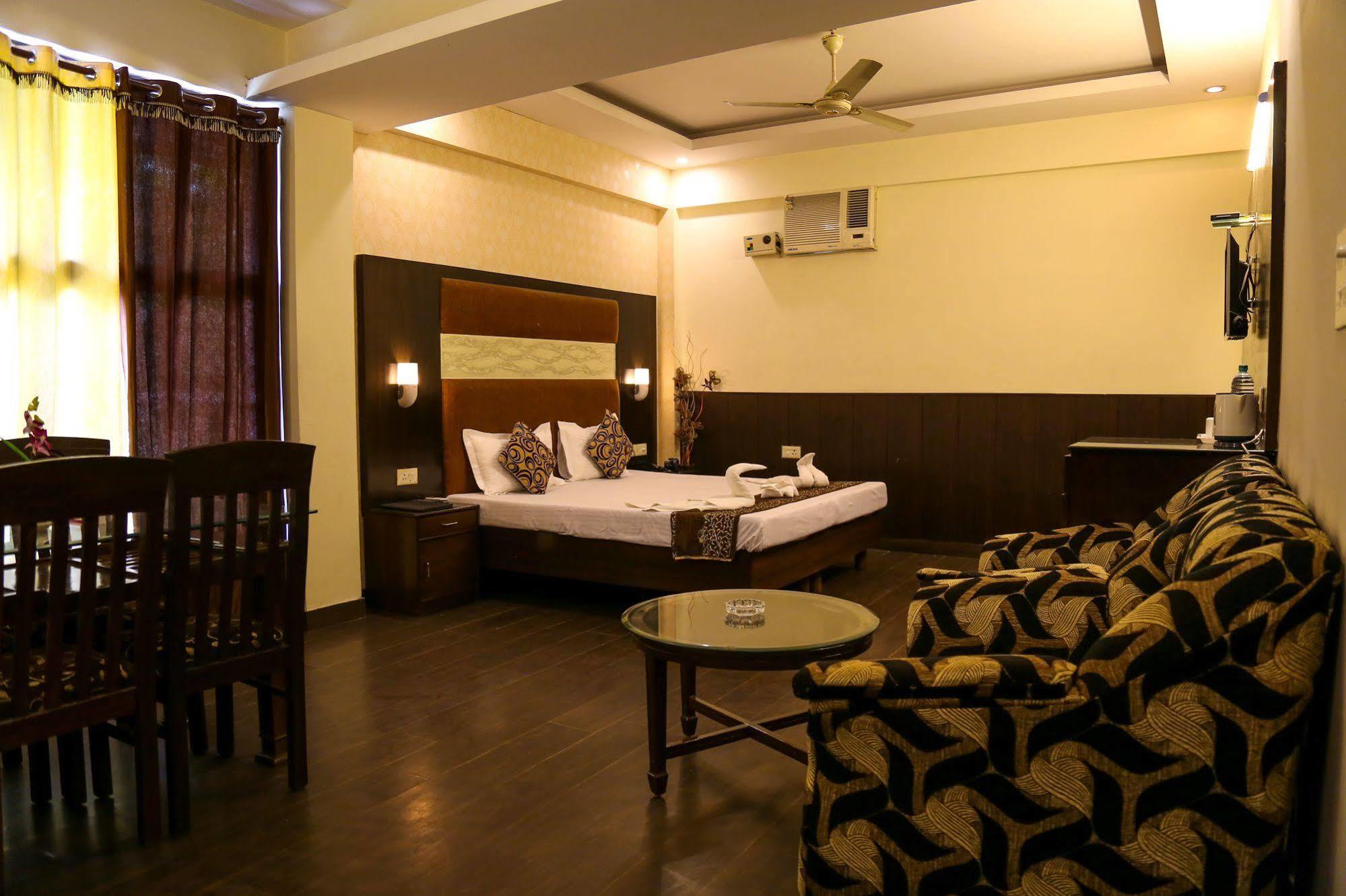 Grand Legacy Beacon, Dehradun Hotel Exterior foto